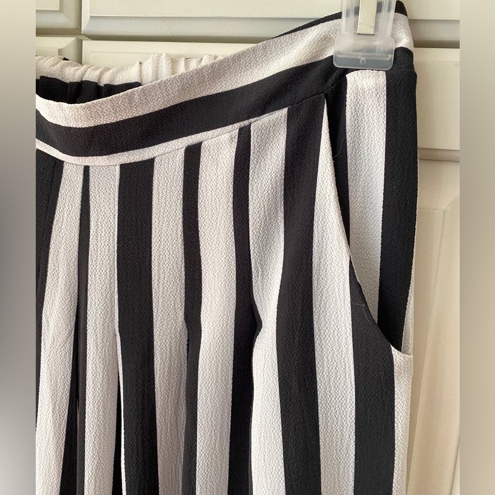 Tribeca Black White Striped Wide Leg crop Pants Pull On elastic waist 24"-28" - Picture 3 of 8